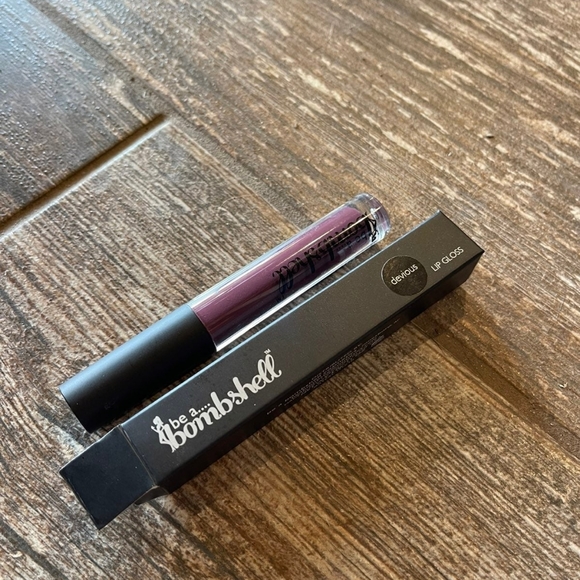 Be a bombshell cosmetic lip gloss color Devious - Picture 3 of 3